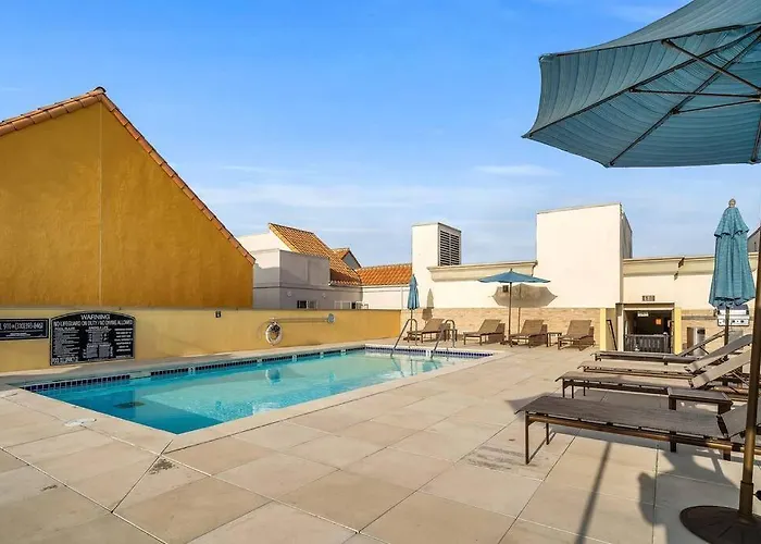 Stylish In Sunny Santa Monica Walk To Beach & Pier