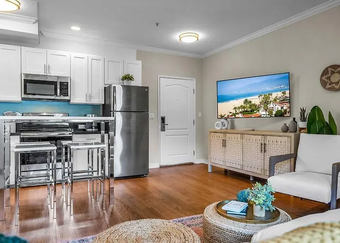 Stylish In Sunny Santa Monica Walk To Beach & Pier